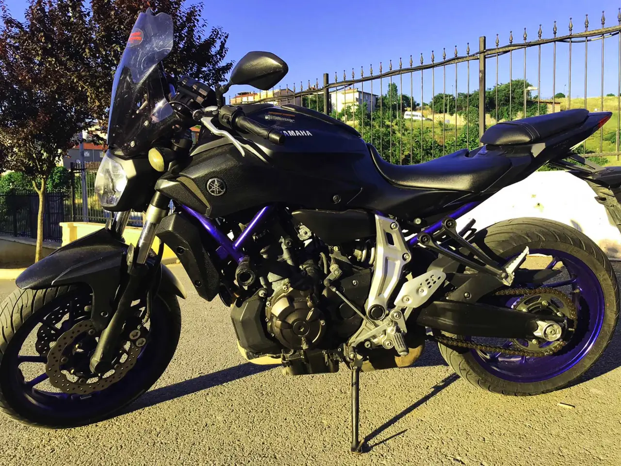 Mavi-siyah eğitim motosikleti
